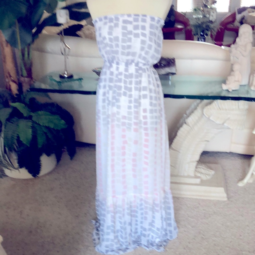 SZ S MAXI QUICKSILVER DRESS LINED  STRAPLESS SHE IS SOO PRETTY AND SOFT